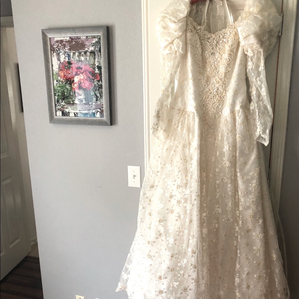 Vintage “Cinderella” style wedding gown. Size 8-10